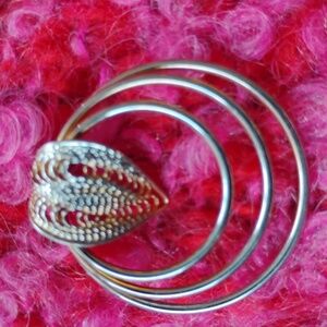 ⚜️ TRIPLE GOLD HOOP w/LEAF PIERCED EARRINGS VINTAGE